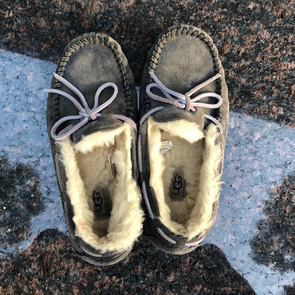 UGG Dakota Moccasin slippers in a US size 6.
